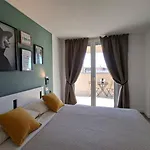 Bright With Terrace And Free Parking * 米兰