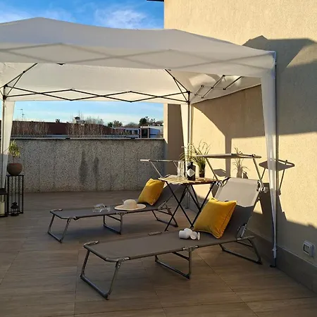 아파트 Bright With Terrace And Free Parking *