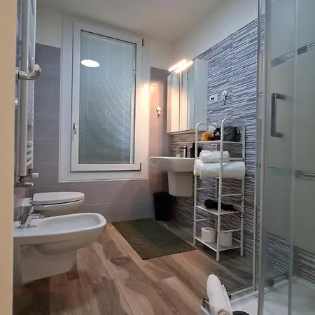 아파트 Bright With Terrace And Free Parking 밀라노
