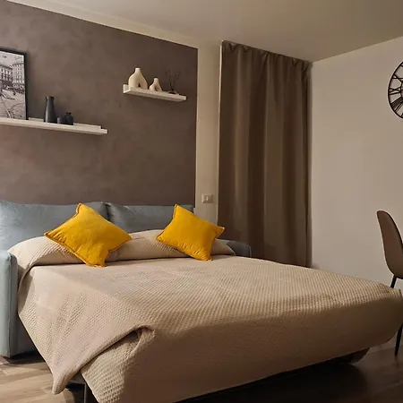 아파트 Bright With Terrace And Free Parking